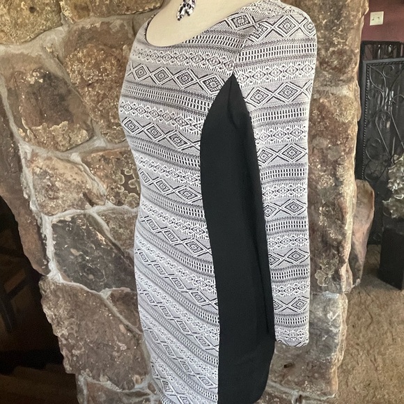 ❗️❗️SALE❗️❗️Sexy body con with 🎁 FREE earrings - Picture 2 of 5